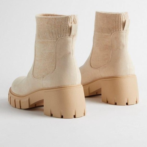 NWT $76 Torrid SWEATER GORE CHELSEA Boots TAN BEIGE Size 7 WW Extra Wide Fit - Picture 3 of 14